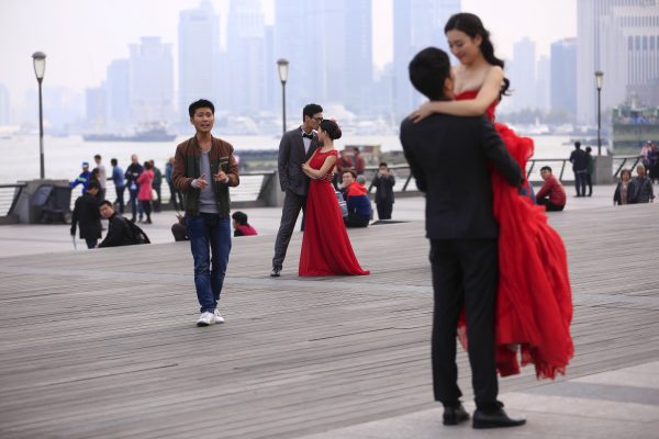 Couples prepare to have their photos taken on the Bund in Shanghai, China, 3 November 2015 (Photo: Reuters/Aly Song).