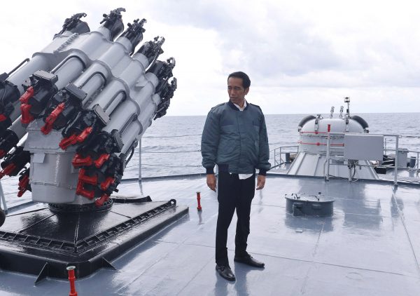 Indonesian President Joko Widodo stands on the deck of the Indonesian Navy ship KRI Imam Bonjol after chairing a limited cabinet meeting in the waters of Natuna Islands, Riau Islands province, Indonesia 23 June 2016 (Photo: Reuters/Antara Foto/Setpres Krishadiyanto).