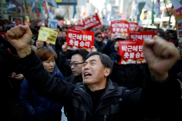 People react after hearing that former president Park Geun-hye's impeachment was accepted in front of the Constitutional Court in Seoul, South Korea, 10 March, 2017 (Photo: Reuters:Kim Hong-Ji).