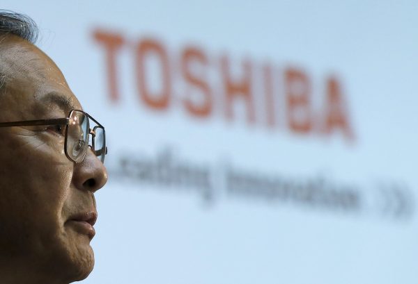 Toshiba interim President and CEO Masashi Muromachi (from July 2015 to June 2016) attends a news conference at the company headquarters in Tokyo, 18 August, 2015 (Photo: Reuters/Issei Kato).