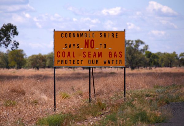 A sign expressing opposition to Coal Seam Gas on the Castlereagh Highway near Coonamble in north-west New South Wales, Australia, 17 March, 2017 (Photo: Reuters/David Gray).