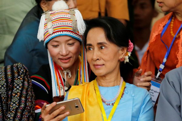 An ethnic woman takes a selfie with Myanmar State Counsellor Aung San Suu Kyi after the opening ceremony of the 21st Century Panglong Conference (Photo: Reuters/Soe Zeya Tun).