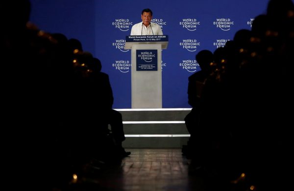 Philippine President Rodrigo Duterte speaks during the opening plenary of the World Economic Forum on ASEAN at a hotel in Phnom Penh, Cambodia 11 May 2017. (Photo: Reuters/Samrang Pring).