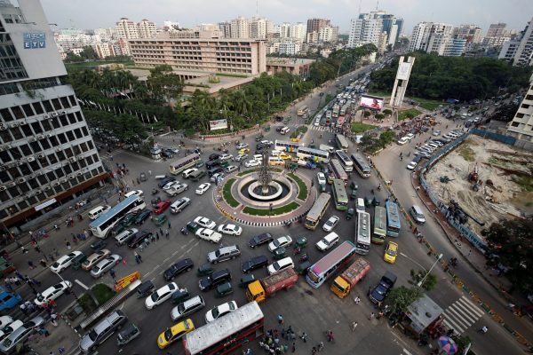Vehicles are seen at Kawran Bazar roundabout in Dhaka, Bangladesh, June 22, 2017. (Photo: Reuters/Mohammad Ponir Hossain)