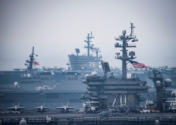 US Navy aircraft carriers USS Carl Vinson and USS Ronald Reagan sail with their strike groups and Japanese naval ships during training in the Sea of Japan (Photo: Reuters).