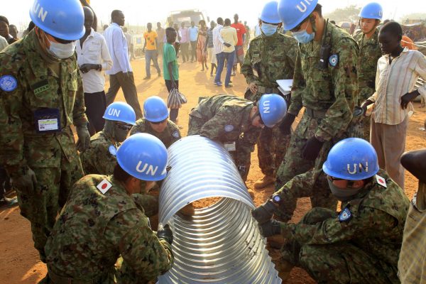 United Nations Mission in South Sudan (UNMISS) peacekeepers from Japan assemble a drainage pipe at Tomping camp, where some 15,000 people who fled their homes following recent fighting are sheltered by the United Nations, in Juba January 7, 2014. (Photo: Reuters/James Akena).