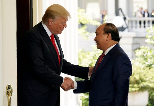 US President Donald Trump greets Vietnamese Prime Minister Nguyen Xuan Phuc at the White House in Washington, US, 31 May 2017. (Photo: Reuters/Kevin Lamarque).