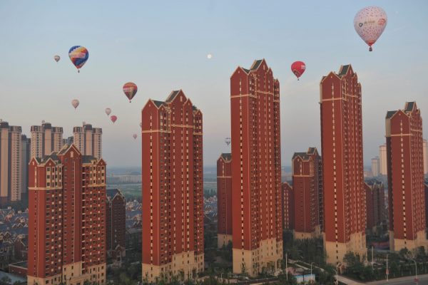 Hot air balloons fly over residential buildings in Wuqing District of Tianjin, China, 11 July 2017 (Photo: Reuters/Stringer).