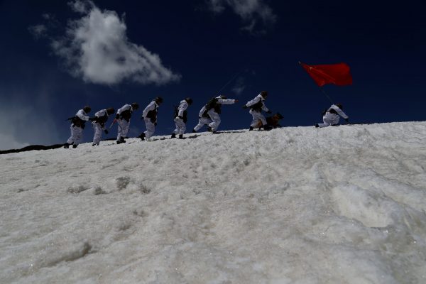 New recruits of the Chinese People's Liberation Army patrol the border area at Ngari, Tibet Autonomous Region, China, 26 April 2017 (Photo: Reuters/Stringer).