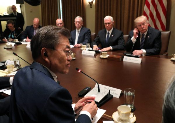 U.S. President Donald Trump (R) and South Korean President Moon (L) meet with their delegations in the Cabinet Room of the White House in Washington, U.S., June 30, 2017. (Photo: Reuters/Carlos Barria).