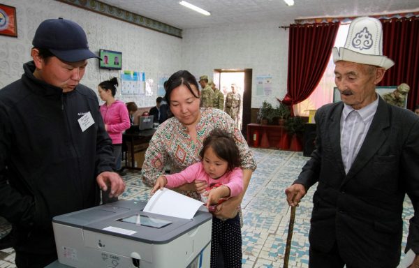 People vote at a polling station during the presidential election in the village of Kyzyl-Birdik, Kyrgyzstan, 15 October 2017. (Photo: Reuters/Vladimir Pirogov).