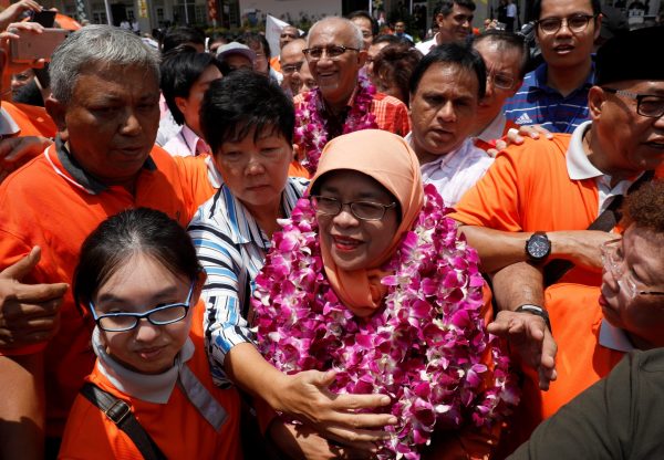 Singapore's President-elect Halimah Yacob greets supporters as she leaves the nomination centre in Singapore, 13 September 2017. (Photo: Reuters/Edgar Su).
