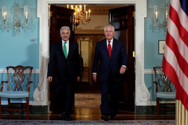 US Secretary of State Rex Tillerson meets with Pakistan's Foreign Minister Khawaja Muhammad Asif at the State Department in Washington, United States, 4 October 2017 (Photo: Reuters/Yuri Gripas).