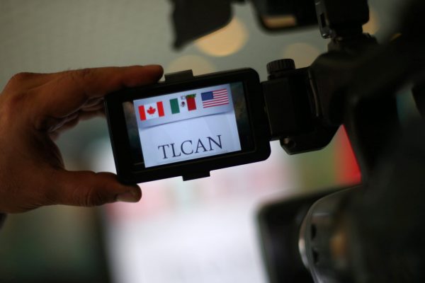 A NAFTA logo is seen on the viewfinder of a camera during the fifth round of NAFTA talks involving the United States, Mexico and Canada in Mexico City, Mexico, 19 November 2017 (Photo: Reuters/Edgard Garrido).