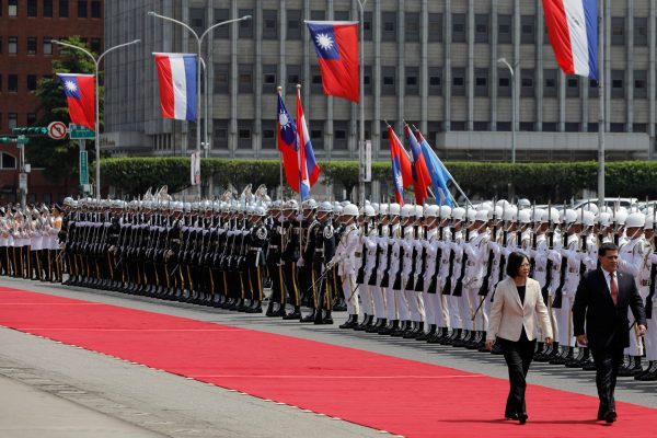 Taiwanese President Tsai Ing-wen and Paraguayan President Horacio Cartes review the honour guard at a welcoming ceremony in Taipei, Taiwan, 12 July 2017 (Photo: Reuters/Tyrone Siu).