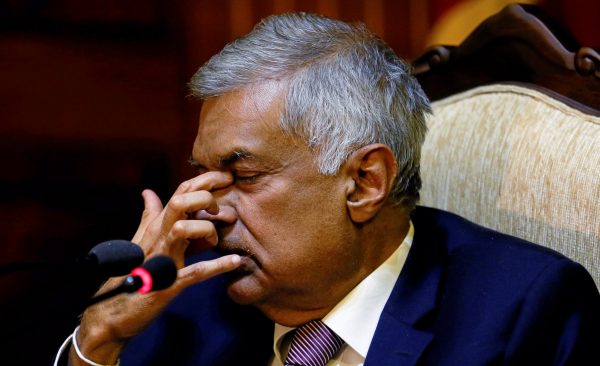 Sri Lankan Prime Minister Ranil Wickremesinghe gestures during a news conference in Colombo, Sri Lanka, 16 February 2018 (Photo: Reuters/Dinuka Liyanawatte).