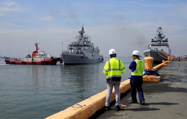 Members of the Indian Navy on board the vessel INS Kadmatt and INS Satpura arrive for a four-day goodwill visit which aims to strengthen ties between India and the Philippines, at the Pier 15 in Port Are, metro Manila, Philippines, 3 October 2017 (Photo: Reuters/Romeo Ranoco).