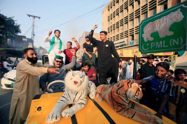 Supporters of the PMLN political party cheer on their candidate outside a polling station in Lahore, Pakistan on 17 September 2017. (Photo: Reuters/Mohsin Raza).
