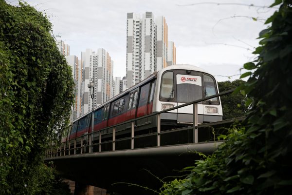 An SMRT train leaves a station in Singapore, 19 July 2016 (Reuters/Edgar Su).