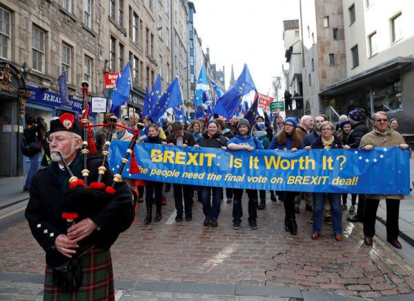A piper leads a demonstration to demand a vote on the Brexit deal between Britain and the European Union in Edinburgh, Scotland, 24 March 2018. (Photo: Reuters/Russell Cheyne).