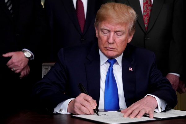 US President Donald Trump signs a memorandum on intellectual property tariffs on high-tech goods from China, at the White House in Washington DC on 22 March 2018. (Photo: Reuters/Jonathan Ernst.)