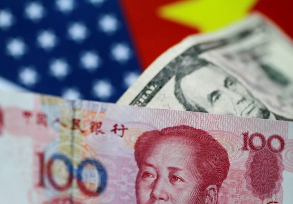 US Dollar and China Yuan notes are seen in this picture illustration 2 June 2017 (Photo: Reuters/Thomas White/Illustration).