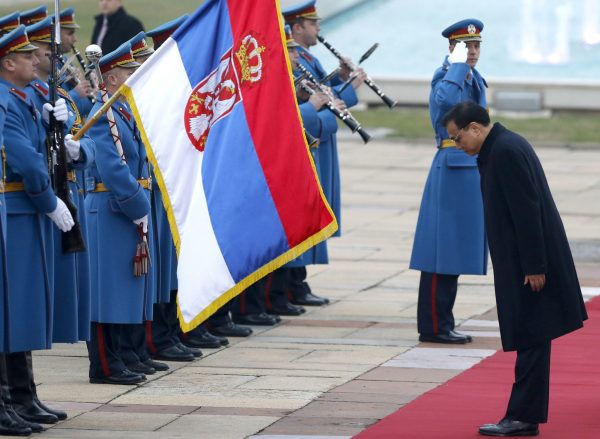China's Premier Li Keqiang bows as he reviews Serbian Army honour guard at the Palace of Serbia in Belgrade 17 December 2014 (Photo: Reuters/Djordje Kojadinovic).