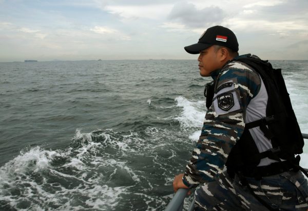 A navy personnel looks for survivors during a search and rescue operation after a boat carrying Indonesian migrant workers capsized off Batam on Wednesday, near Nongsa, Batam, Indonesia, 3 November 2016 (Photo: Reuters/Edgar Su).