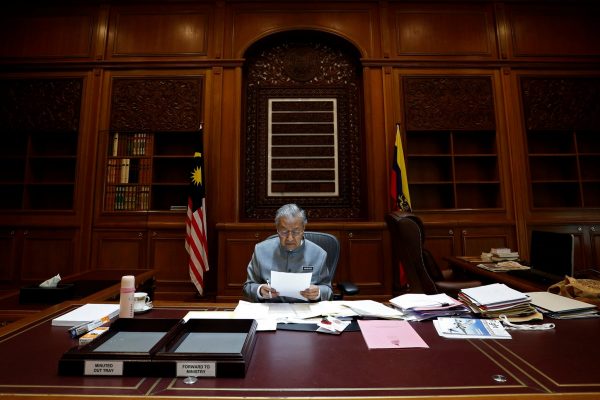 Malaysia's Prime Minister Mahathir Mohamad works at his office in Putrajaya, Malaysia, 19 June 2018 (Photo: Reuters/Lai Seng Sin).
