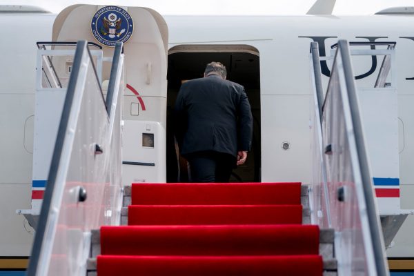 US Secretary of State Mike Pompeo boards his plane at Sunan International Airport in Pyongyang, North Korea, 7 July 2018. (Photo: Andrew Harnik/Reuters).