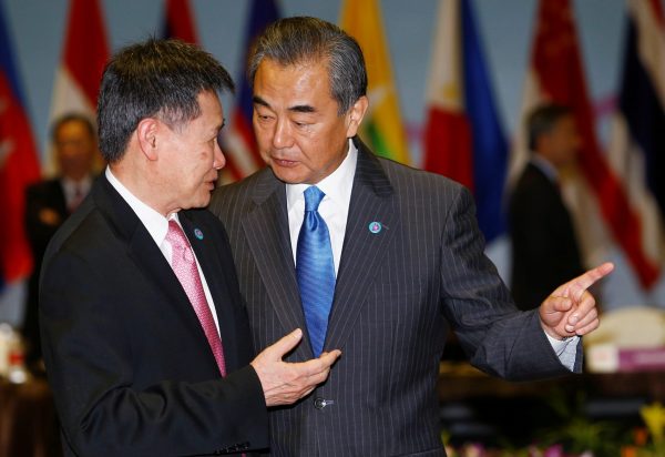 China's Foreign Minister Wang Yi and ASEAN Secretary General Lim Jock Hoi are pictured at the ASEAN Plus Three Foreign Ministers' Meeting in Singapore, 4 August 2018. (Photo: Reuters/Feline Lim).