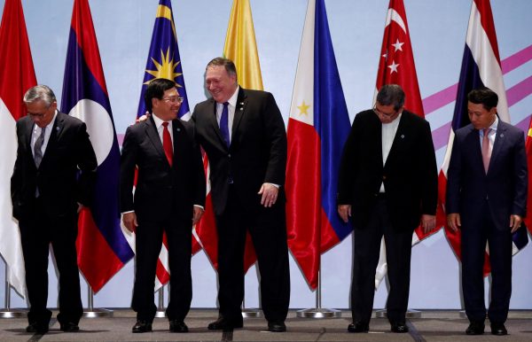 US Secretary of State Mike Pompeo interacts with foreign ministers as he attends an ASEAN-US Ministerial Meeting in Singapore, 3 August 2018 (Photo: Reuters/Edgar Su).