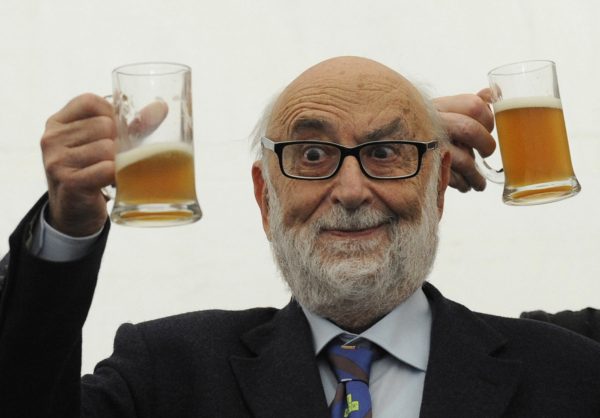 Quantum field theorist and Nobel Prize winning physicist Francois Englert holds a mug of beer after a news conference in Oviedo, Spain, 24 October, 2013. (Photo: Reuters/ Eloy Alonso).