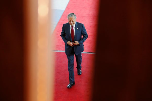 Malaysia's Prime Minister Mahathir Mohamad arrives at APEC Haus, during the APEC Summit in Port Moresby, Papua New Guinea, 18 November 2018 (Photo: Reuters/David Gray).