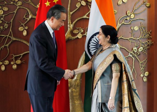 Chinese Foreign Minister Wang Yi shakes hands with his Indian counterpart Sushma Swaraj before the start of their meeting in New Delhi, India, 21 December 2018 (Photo Reuters/Adnan Abidi).