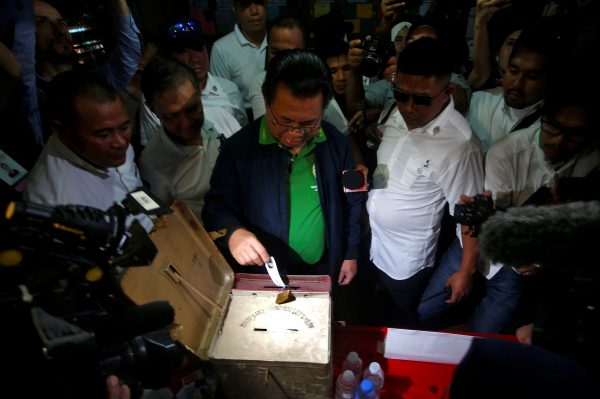 Ebrahim Murad, Chairman of the Moro Islamic Liberation Front (MILF), casts his vote during the plebiscite on the Bangsamoro Organic Law (BOL) at a voting precinct in Sultan Kudarat, Maguindanao province, Philippines, 21 January 2019 (Photo: Reuters/Marconi B Navales).