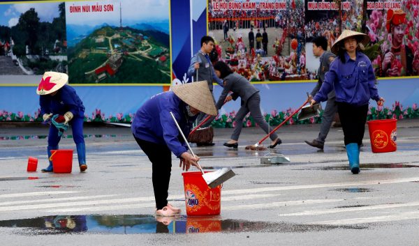Workers clean the road in front of Dong Dang railway station, where North Korean leader Kim Jong Un's train will depart from the border with China, in Dong Dang, Vietnam, 2 March 2019 (Photo: Reuters/Kim Kyung-Hoon).