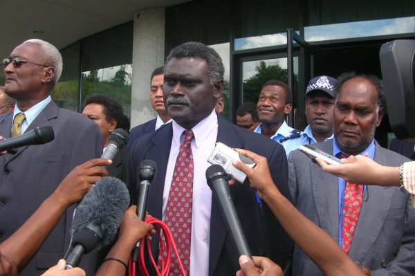 Solomon Islands' prime minister Manasseh Sogavare speaks to the media outside Parliament House in capital Honiara 4 May 2006 (Photo: Reuters/Walter Nalangu).