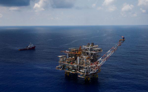 Lan Tay gas platform, operated by Rosneft Vietnam, in the South China Sea off the coast of Vung Tau, Vietnam, 29 April 2018 (Photo: Reuters/Maxim Shemetov).