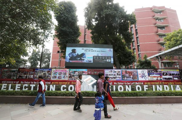 People walk past the Election Commission of India building in New Delhi, India, 11 March 2019. (Photo: Reuters/ Adnan Abidi).