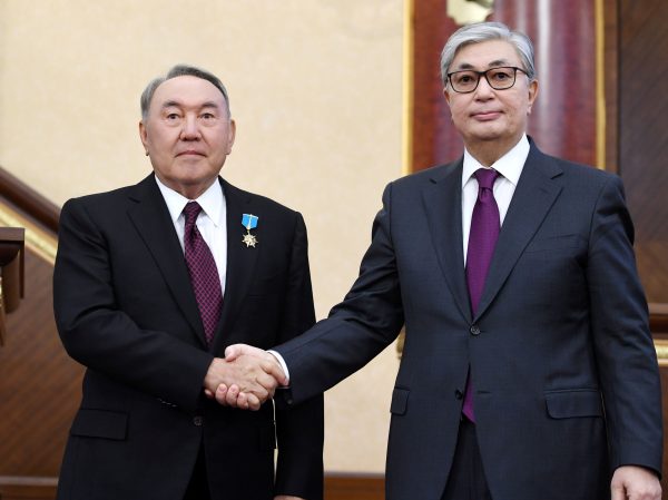 Acting President of Kazakhstan Kassym-Jomart Tokayev shakes hands with his predecessor Nursultan Nazarbayev during a joint session of the houses of parliament in Astana, Kazakhstan 20 March 2019 (Photo: Reuters/Kazakh Presidential Press Service).