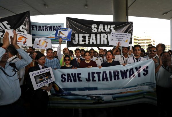 Jet Airways employees hold placards and banners during a protest at the Indira Gandhi International Airport in New Delhi, India, 13 April 2019 (Photo: Reuters/Anushree Fadnavis).
