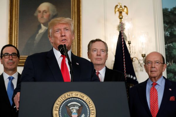 US President Donald Trump, flanked by Treasury Secretary Steven Mnuchin (L), US Trade Representative Robert Lighthizer (2nd R) and Commerce Secretary Wilbur Ross (R), in Washington, DC (Photo: Reuters/Jonathon Ernst).