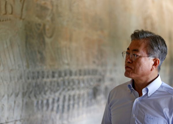South Korean President Moon Jae-in visits a temple, in Siem Reap province, Cambodia, 16 March 2019 (Photo: Reuters/Samrang Pring).