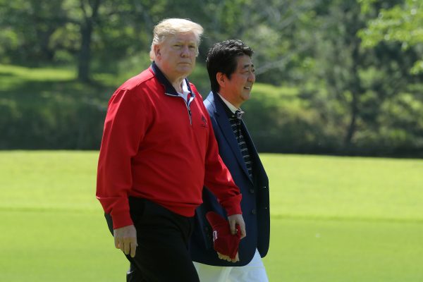 Japan's Prime Minister Shinzo Abe welcomes U.S. President Donald Trump upon his arrival at Mobara Country Club in Chiba prefecture, Japan, 26 May 2019 (Photo: Reuters/Jonathan Ernst).