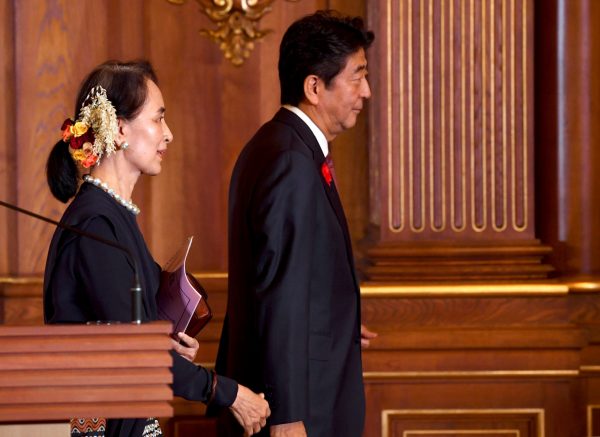 Myanmar's State Counsellor Aung San Suu Kyi and Japan's Prime Minister Shinzo Abe leave their joint press remarks following their bilateral meeting at the Akasaka Palace state guest house in Tokyo, Japan, 9 October 2018 (Photo: Toshifumi Kitamura/Pool via Reuters).