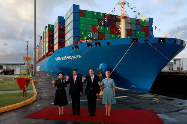 China's President Xi Jinping and Panama's President Juan Carlos Varela, flanked by their wives: Peng Liyuan and Lorena Castillo, pose for a picture at the Cocoli locks during a visit to the expanded Panama Canal, in Panama City, 3 December 2018 (Photo: Reuters/Carlos Jasso).