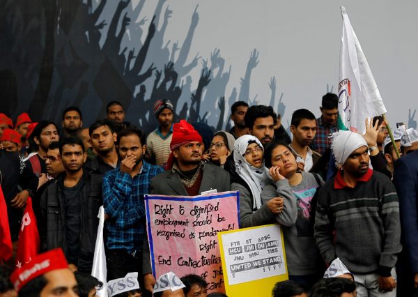 Demonstrators listen to a speech as they participate in a march demanding jobs and better education facilities, in New Delhi, India 7 February 2019. (Photo: Reuters/Anushree Fadnavis).