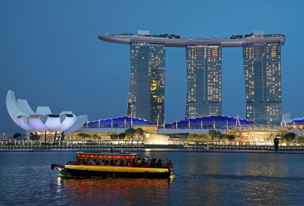 A tourist bum boat passes by the Marina Bay Sands hotel in Singapore. Picture taken on 3 July 2019. (Photo: REUTERS/Lim Huey Teng)