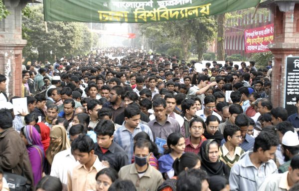Thousands of students exit the campus of Dhaka University in Dhaka, Bangladesh (Photo: Reuters/Rafiqur Rahman).